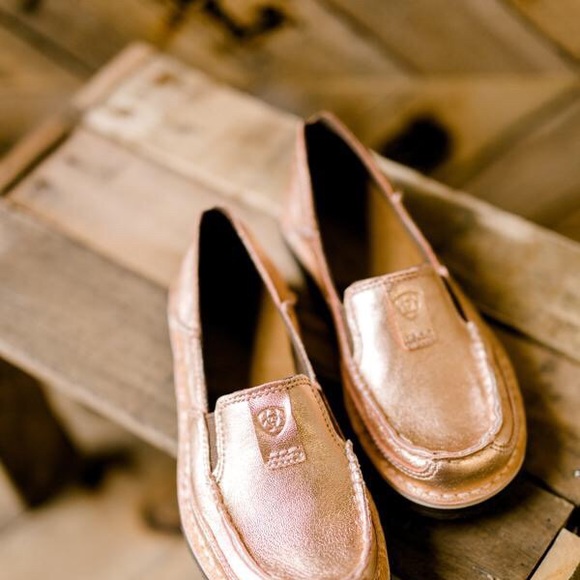 rose gold ariat cruiser